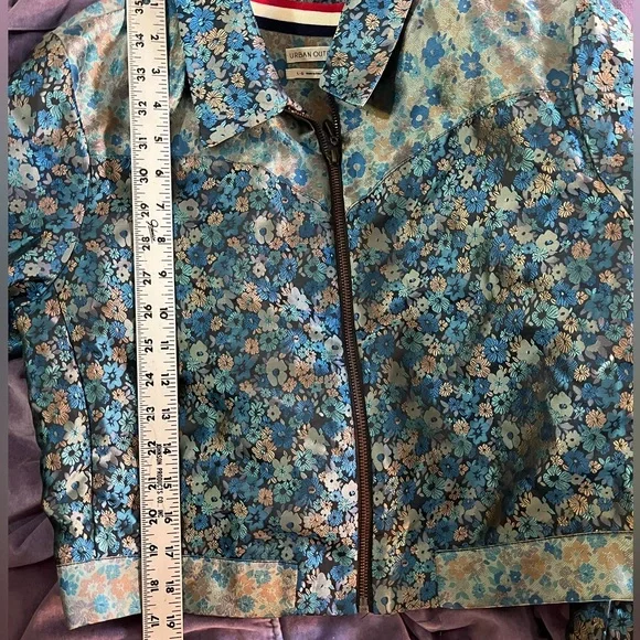 URBAN OUTFITTERS Iridescent Blue Floral Jacket Sz L - Picture 6 of 6